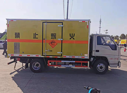 阿荣爆破器材运输车