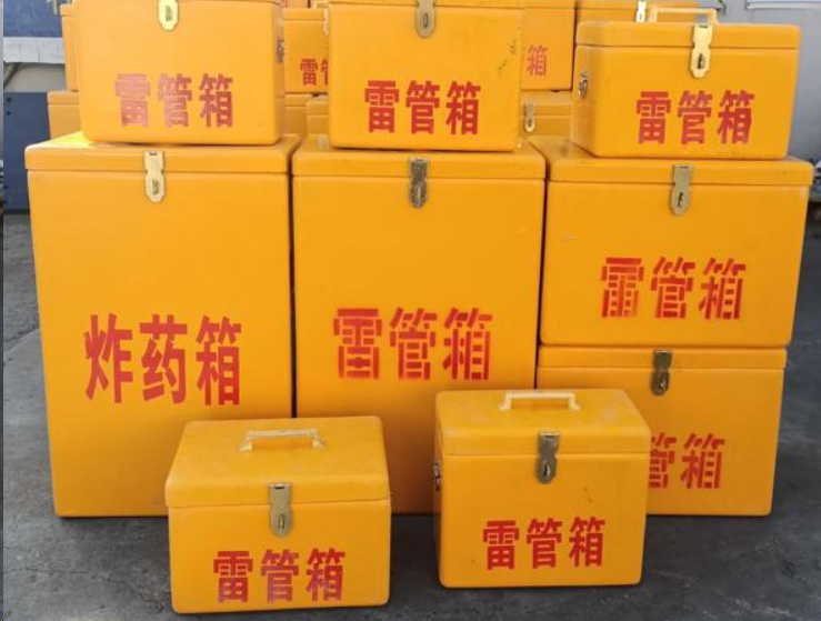 阿荣如何区分炸药箱与雷管箱？